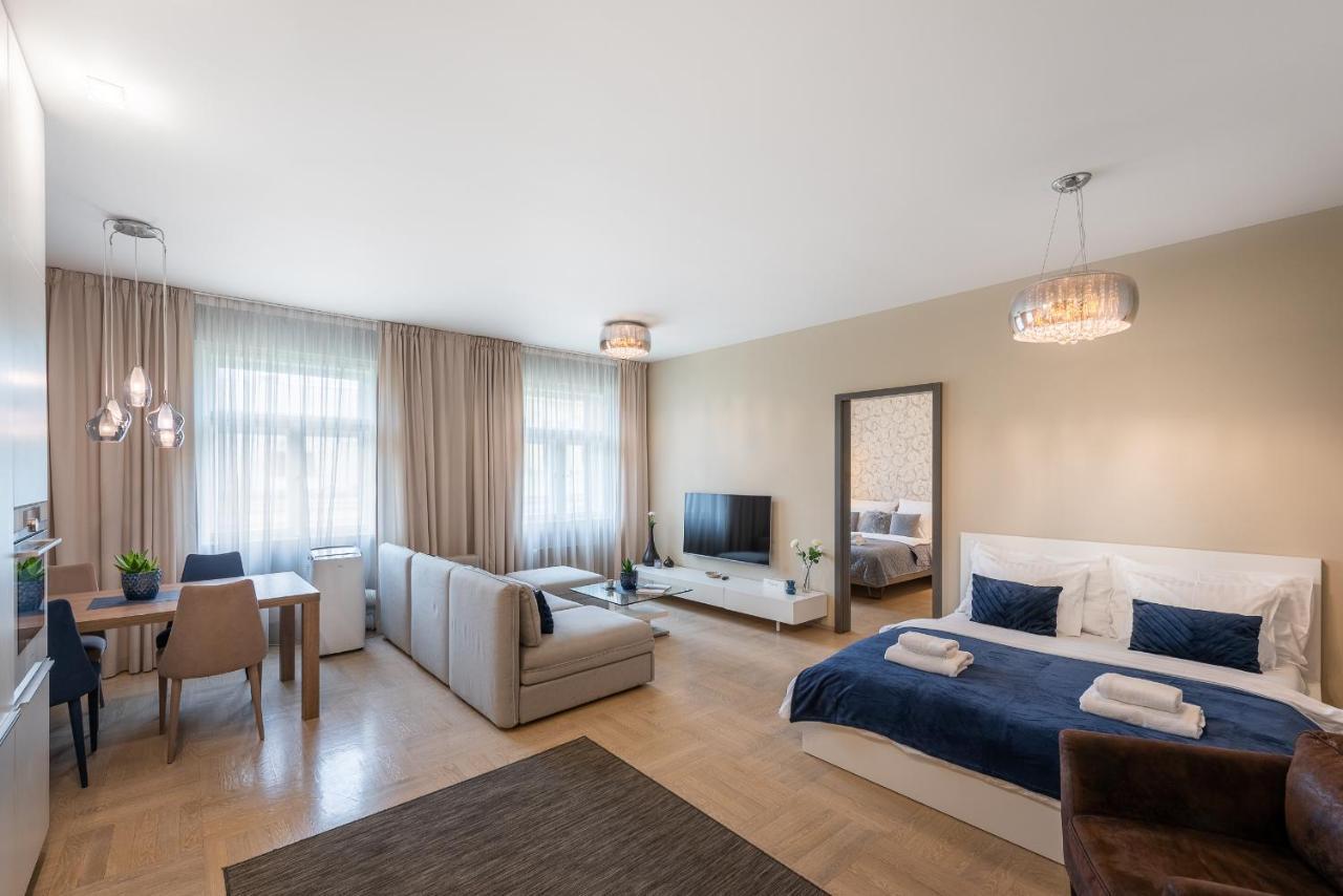 Ferienwohnung New Luxury Apt With Ac&Parking In The Center Of Prag Exterior foto