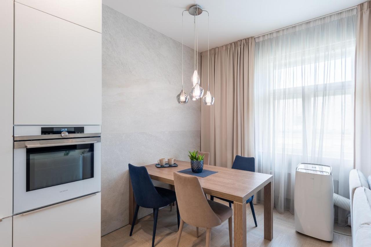 Ferienwohnung New Luxury Apt With Ac&Parking In The Center Of Prag Exterior foto
