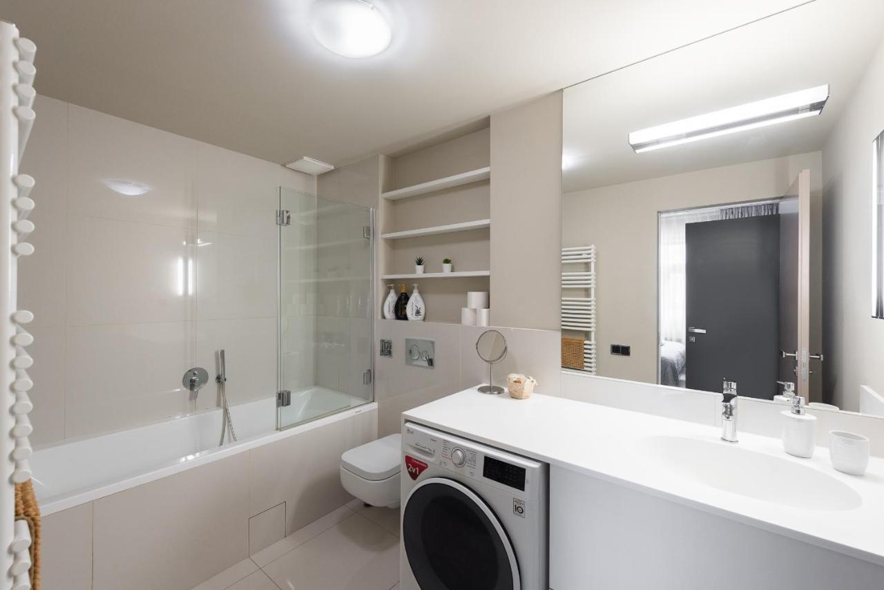 Ferienwohnung New Luxury Apt With Ac&Parking In The Center Of Prag Exterior foto