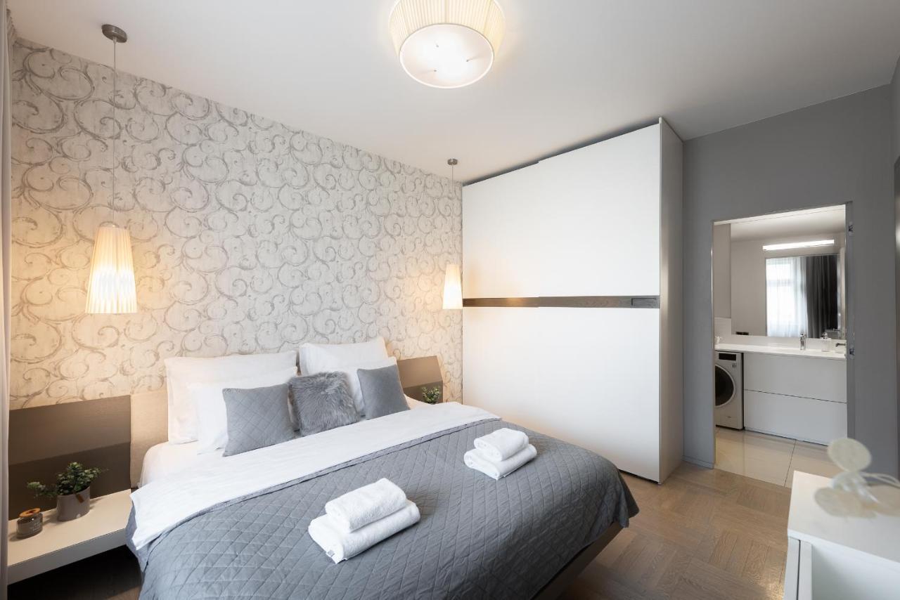 Ferienwohnung New Luxury Apt With Ac&Parking In The Center Of Prag Exterior foto
