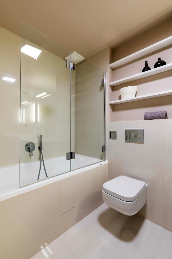 Ferienwohnung New Luxury Apt With Ac&Parking In The Center Of Prag Exterior foto