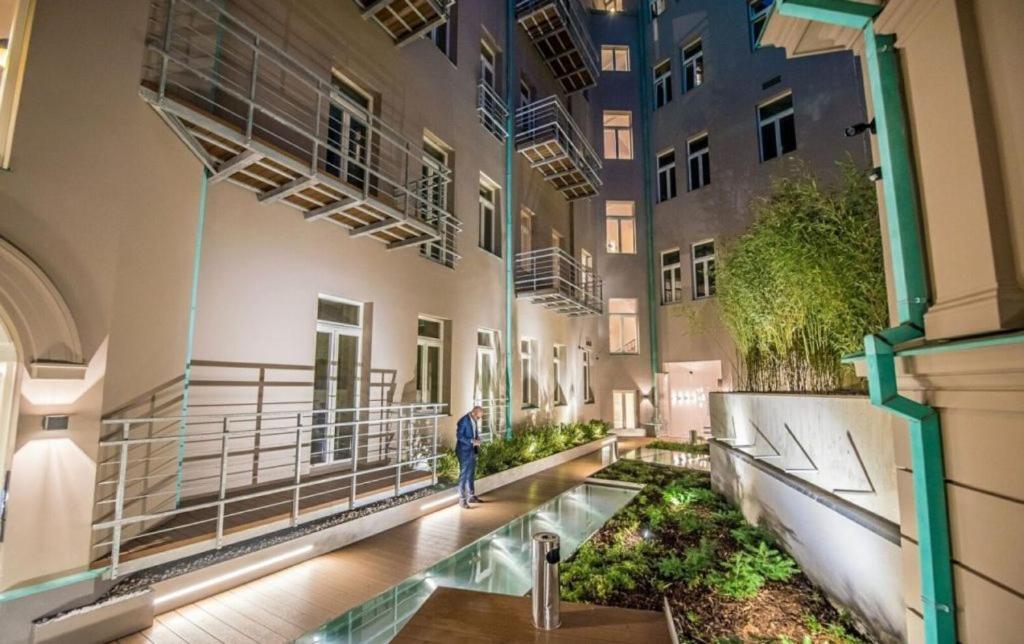 Ferienwohnung New Luxury Apt With Ac&Parking In The Center Of Prag Exterior foto